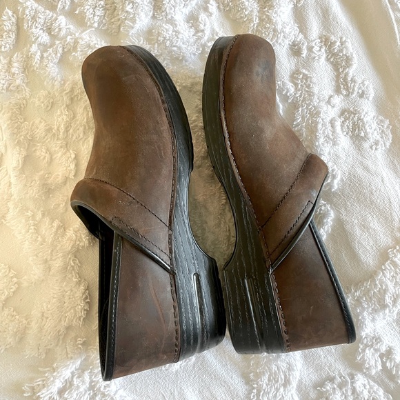 Dansko men brown clog — only worn once - Picture 5 of 9